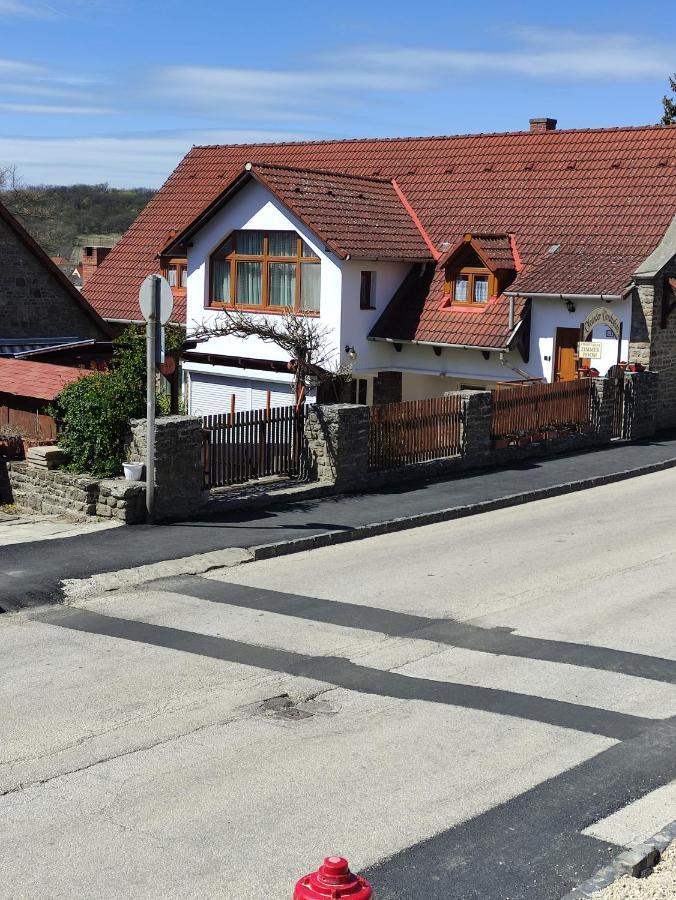 Oleander Vendeghaz Hotell Tihany Eksteriør bilde